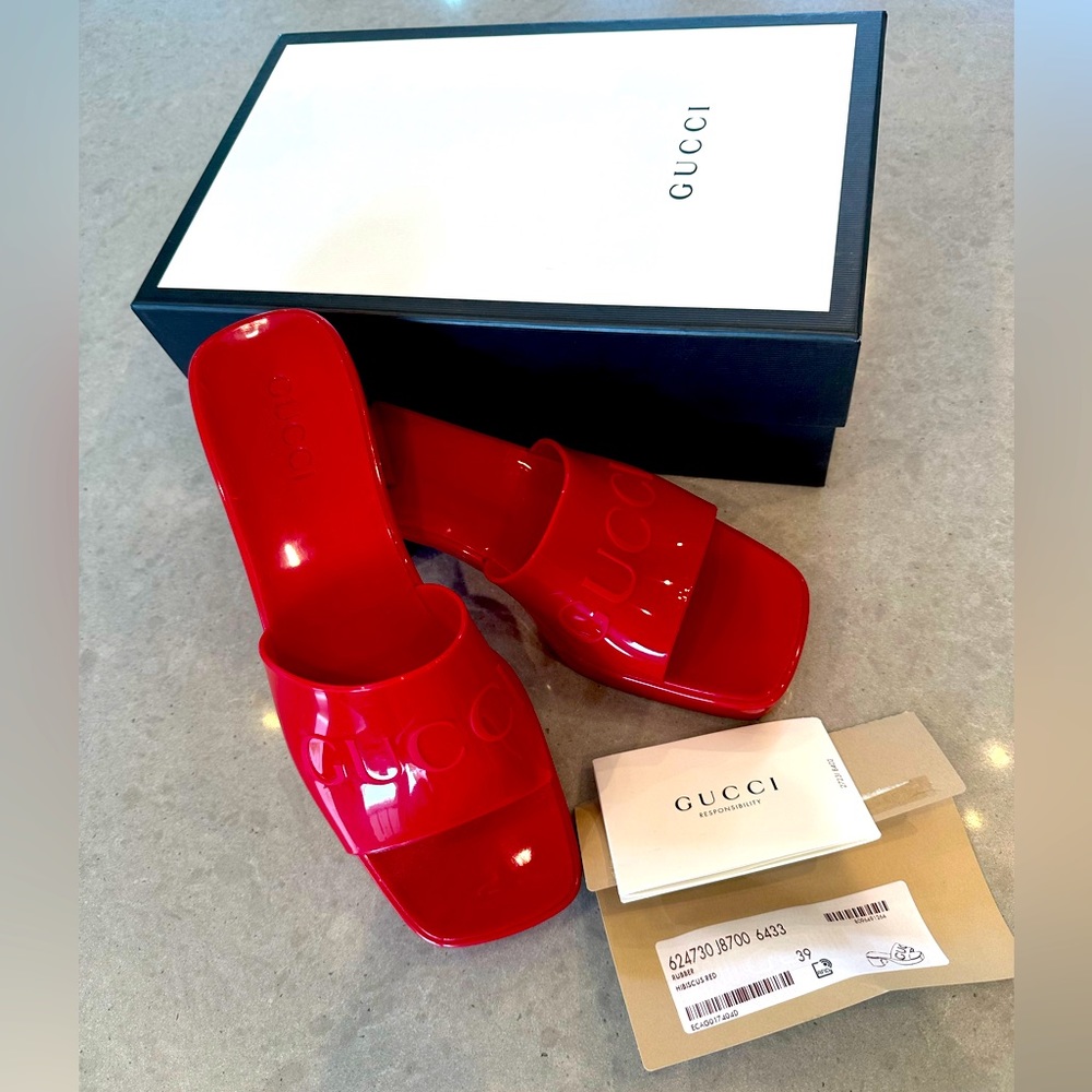 Hibiscus Red rubber Gucci sandals